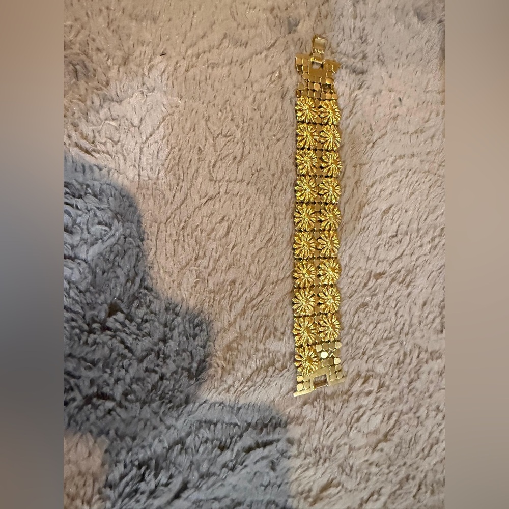 Saint Laurent, elegant Gold Floral Bracelet